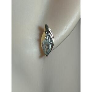 Vintage 10k solid yellow gold marquise blue aquamarine small stud post earrings